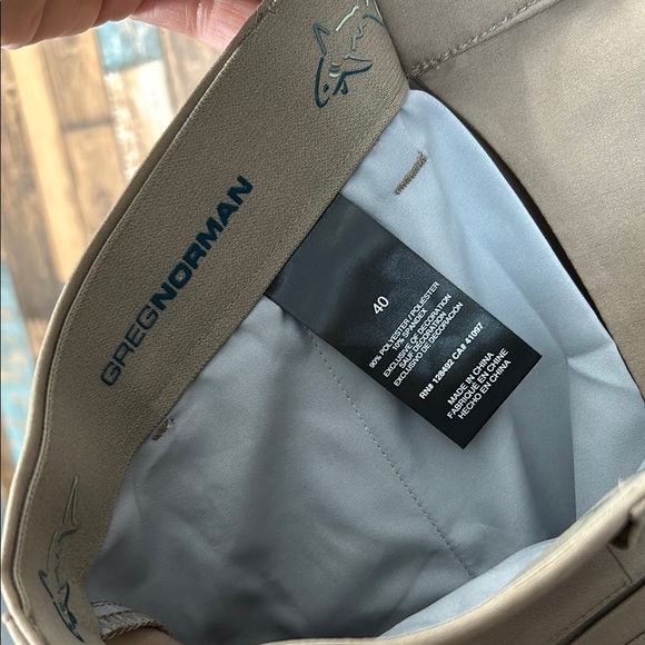 Greg Norman 40 stretch Men's Tan Shorts - Picture 10 of 12